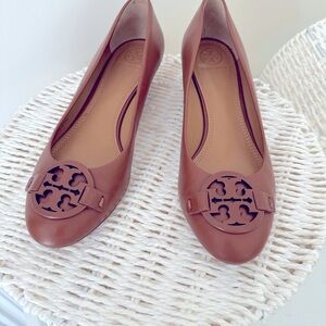 Tory Burch wedges 1” heel, 8 1/2 B in new condion